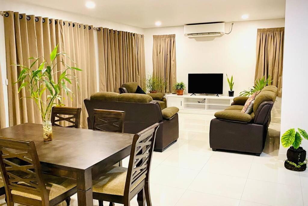 Lovely 4-Bedroom Holiday Home With Free Parking. Lautoka Ngoại thất bức ảnh