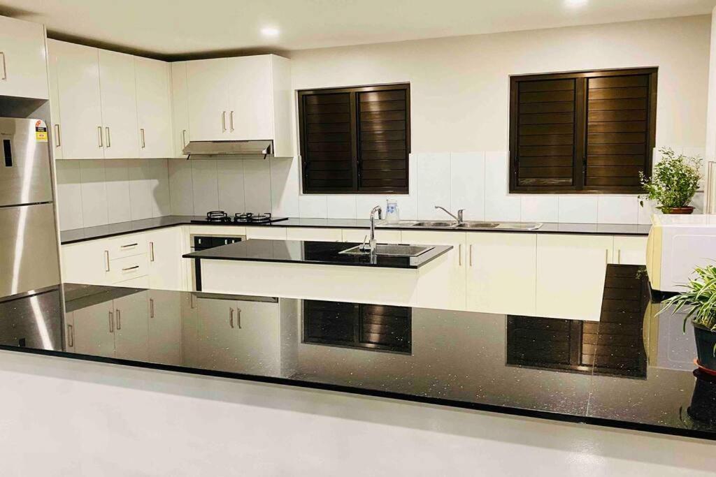 Lovely 4-Bedroom Holiday Home With Free Parking. Lautoka Ngoại thất bức ảnh